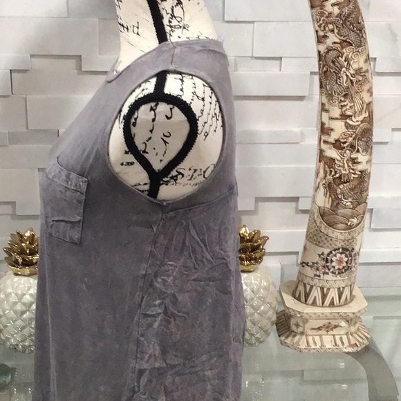 🆕 Distressed Front Pocket Sleeveless Tank Top - Picture 6 of 12